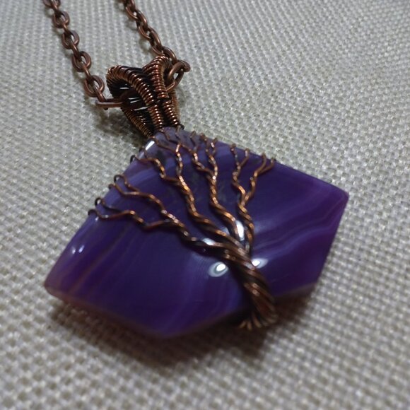 Beautiful PURPLE BOTSWANA AGATE Handmade COPPER WIRE-WRAPPED TREE Pendant/Chain - Picture 2 of 3